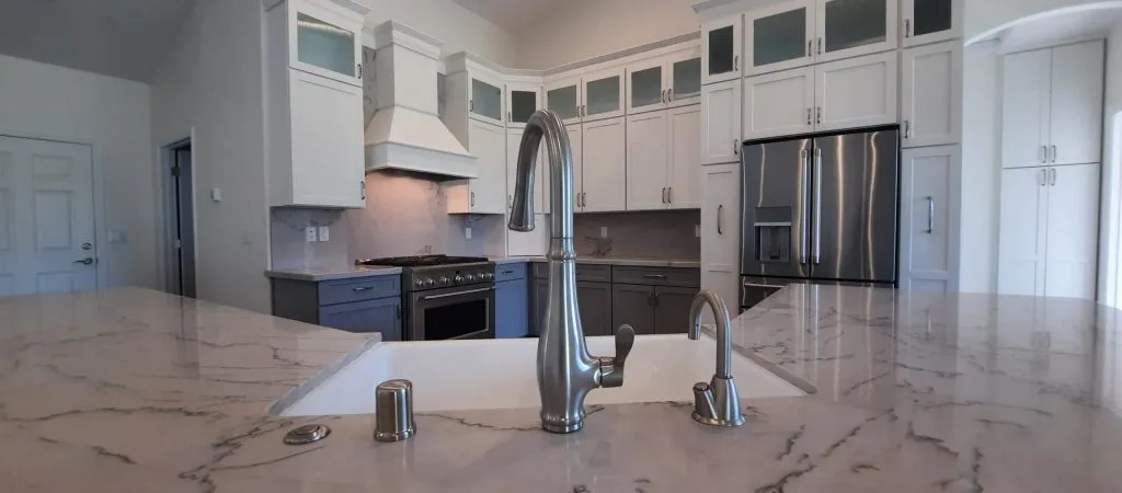 grey-and-white-quartz-2 grey-and-white-quartz-2